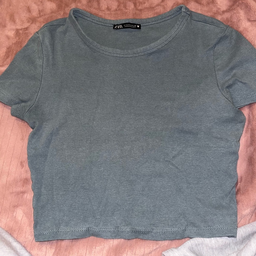 torqouis colored top